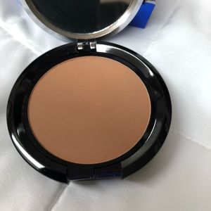 Orlane foundation compact